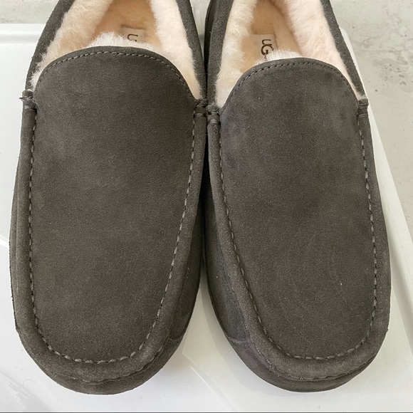 UGG Men’s ASCOT Slipper Size 8